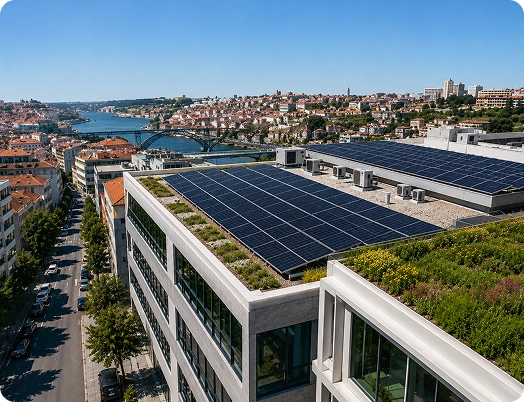 Um grande telhado comercial equipado com painéis solares, demonstrando a integração de energia renovável para edifícios de escritórios em um ambiente urbano moderno.